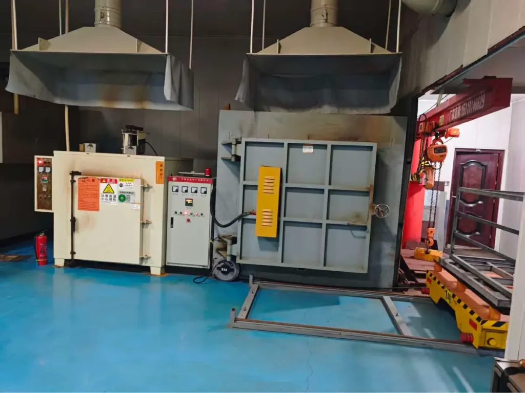Thermal treatment furnace used during titanium anode coating process